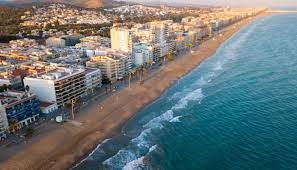 _Equipo profesional de Limpiezas Plis Plas realizando limpieza en piso de Calafell_